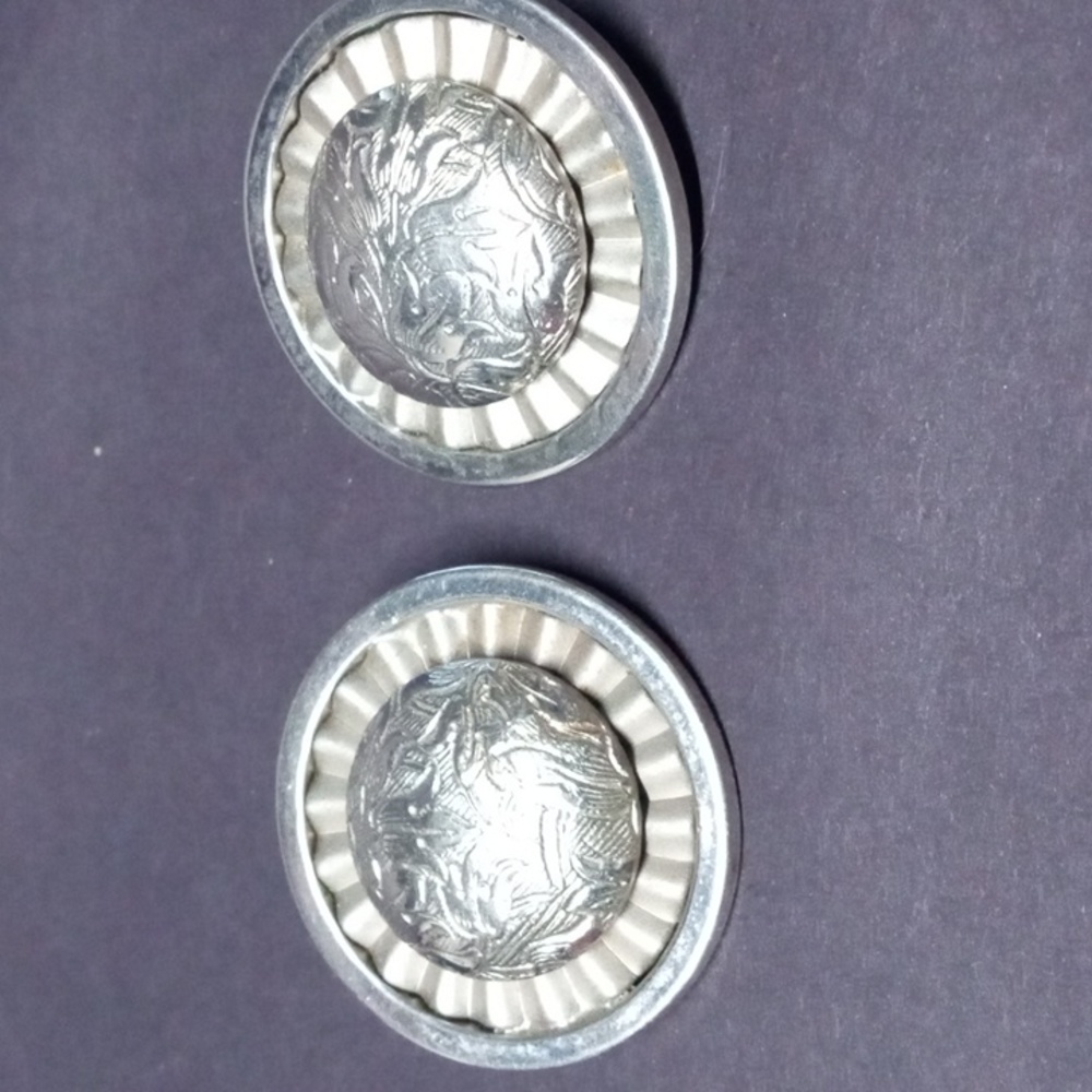 Emmons vintage clip on earrings